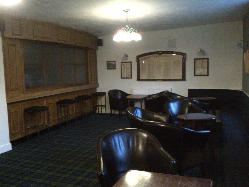 Crown Hotel Langholm エクステリア 写真